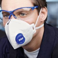 workers-wear-draeger-x-plore-1700-face-masks-and-draeger-x-pect-8300-safety-eyewear_4-3-d-32043-2011